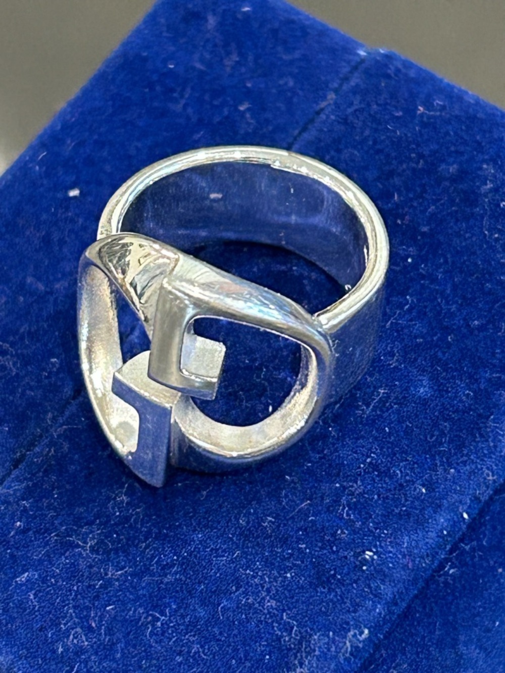 Gucci Silver Interlocking G Logo Women's Ring - Picture 3 of 7